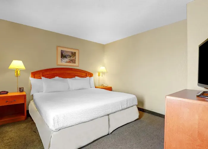 Days Inn By Wyndham Red Deer