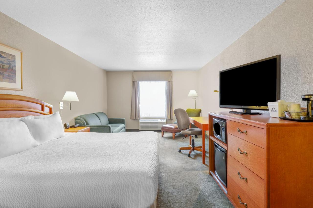 Days By Wyndham 3* Red Deer
